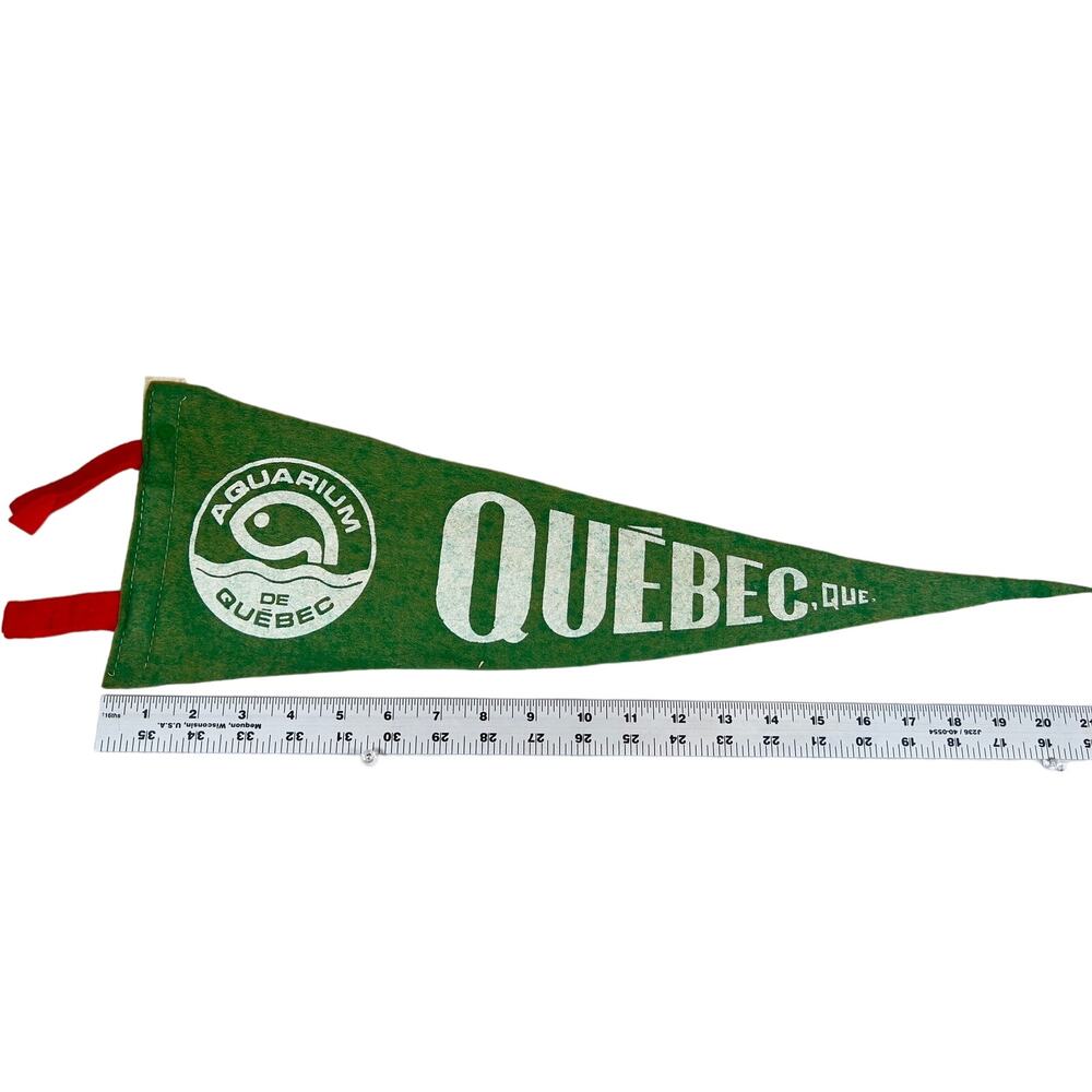 Aquarium De Quebec VINTAGE late '70s Felt Pennant 21" Canada Fish Green